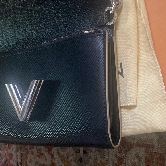 LOUIS VUITTON Epi World Tour Lock Twist crossbodybag/clutch LIMITED EDITION - Picture 10 of 13